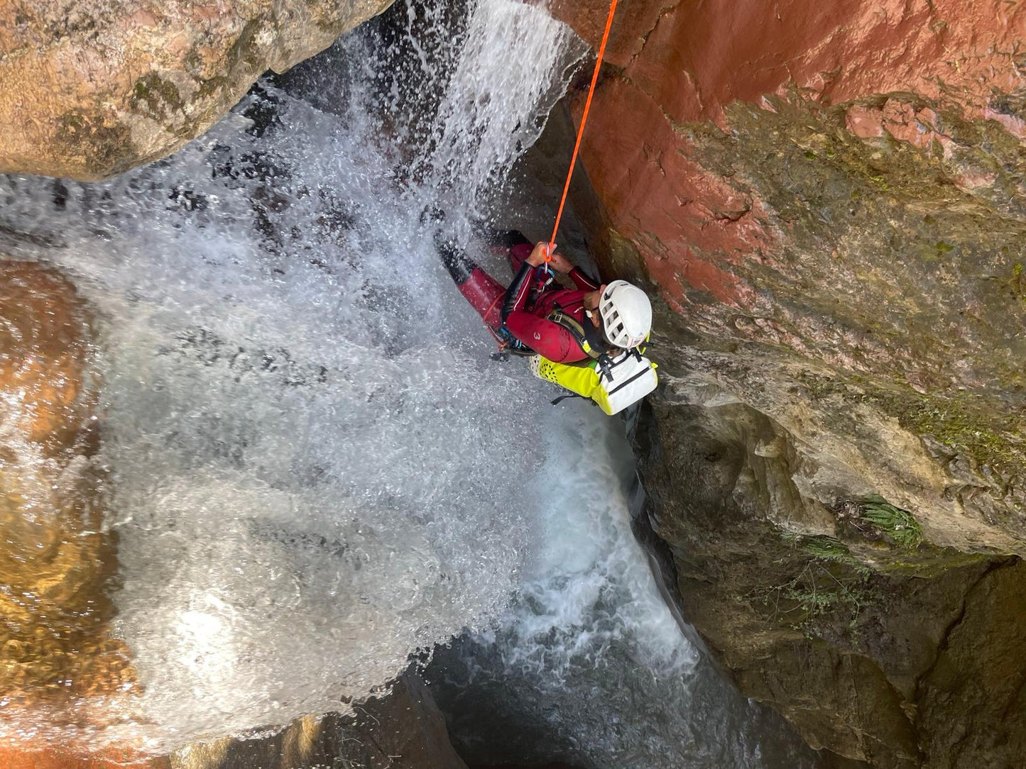 Seguridad y progresión en barrancos acuáticos