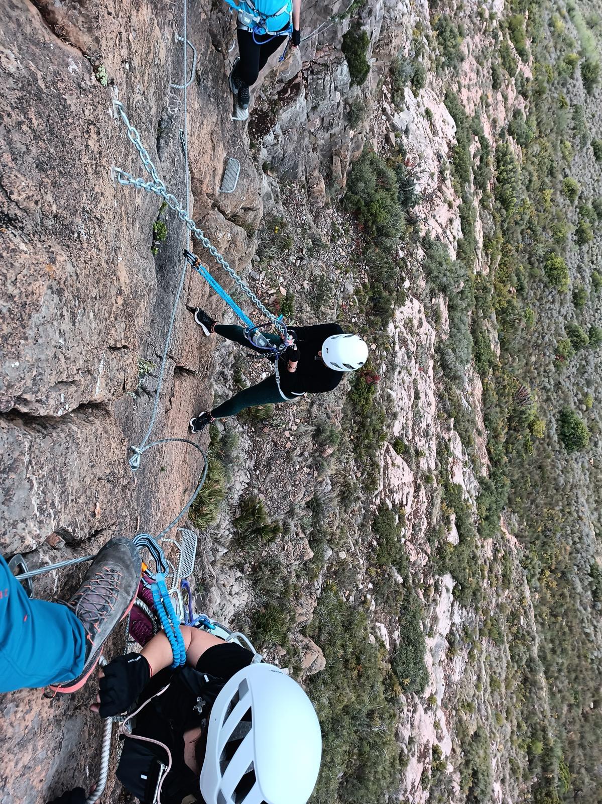Progresión y autorescate en vías ferratas