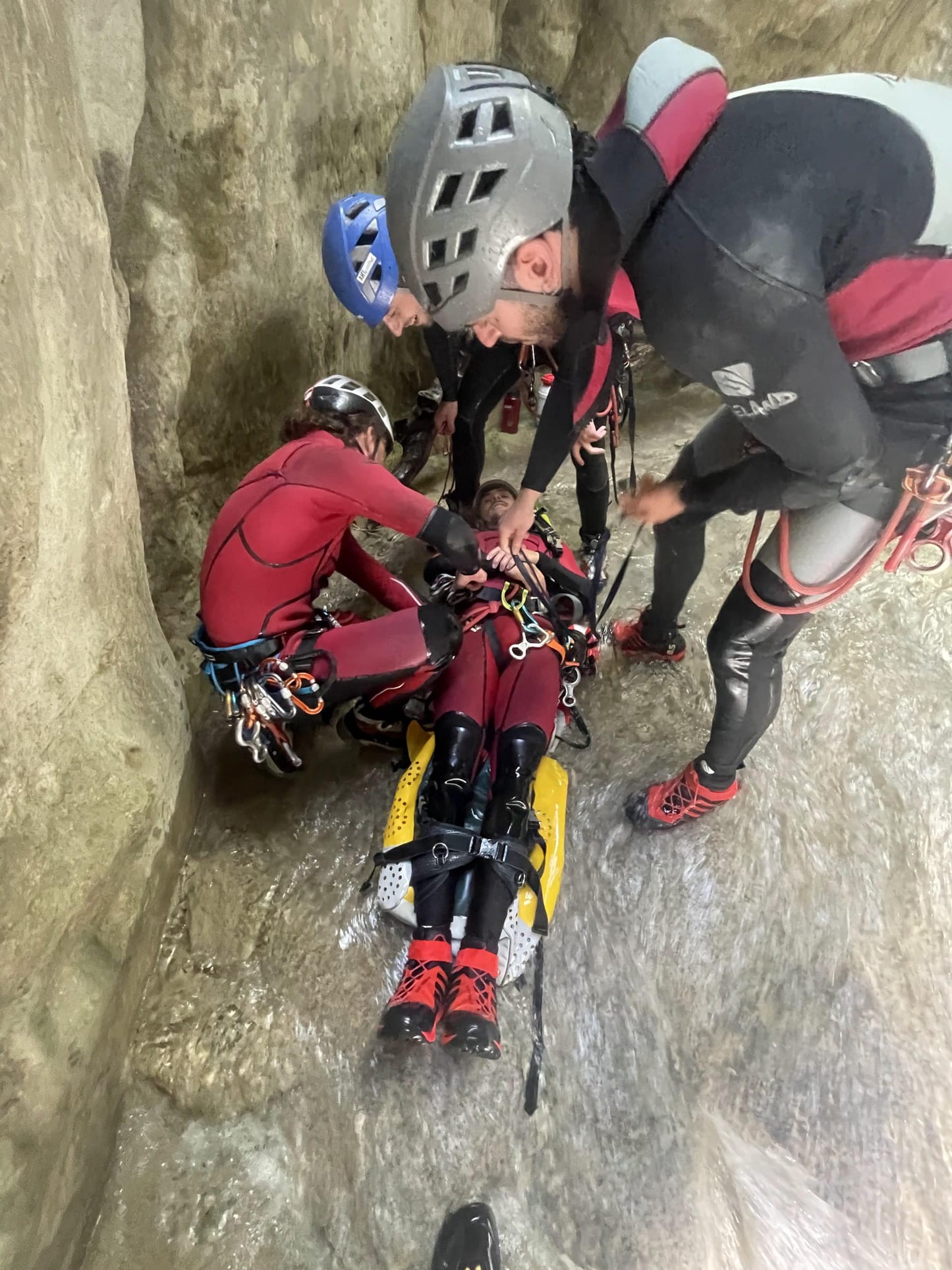 Seguridad y progresión en barrancos acuáticos