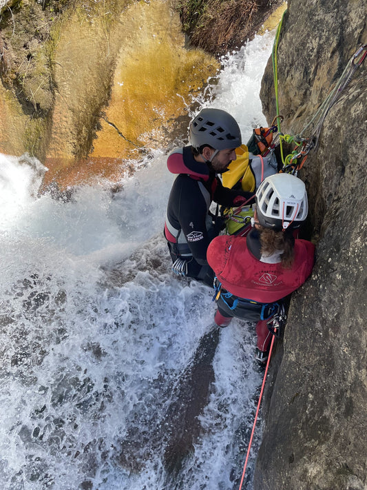 Seguridad y progresión en barrancos acuáticos